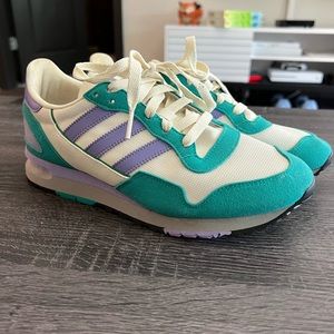 Adidas Spezial sneakers Men’s 7/Women’s 8.5